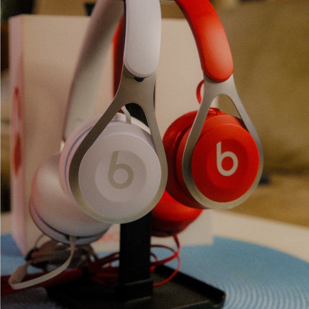 Beats by Dre EP headphones - Red and White